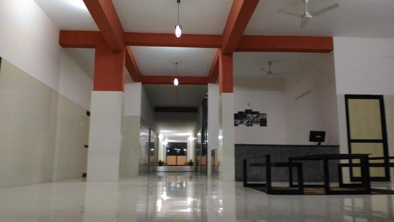 Dhoni Castle Hotel Palakkad Exterior photo